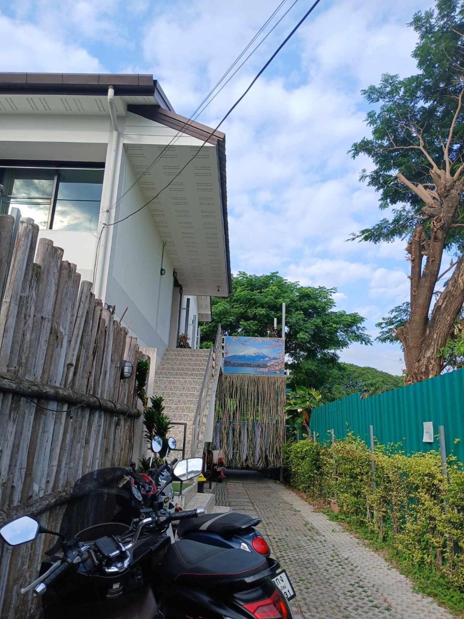 Hostel Sakura House Chiang Mai Zewnętrze zdjęcie