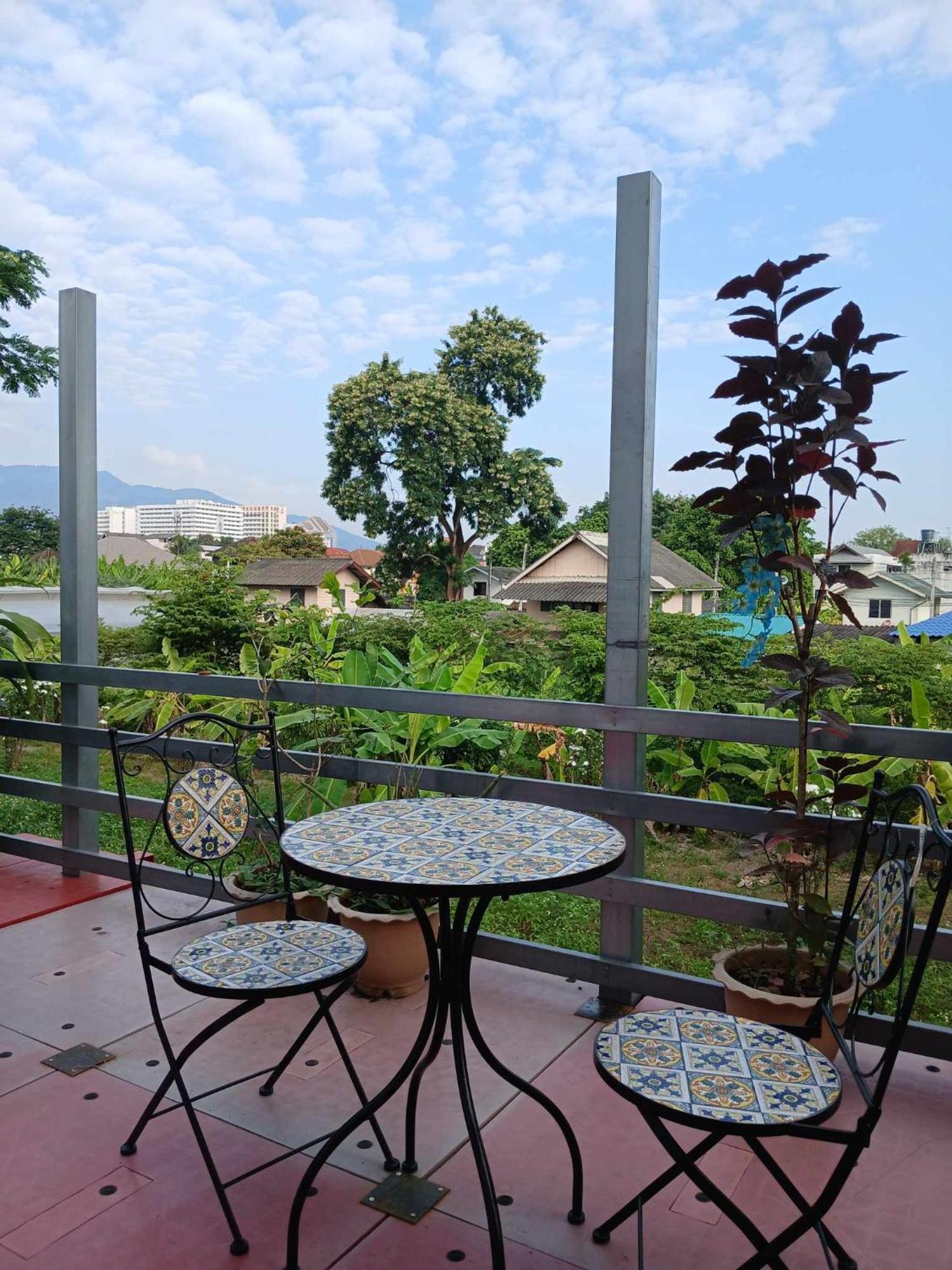 Hostel Sakura House Chiang Mai Zewnętrze zdjęcie