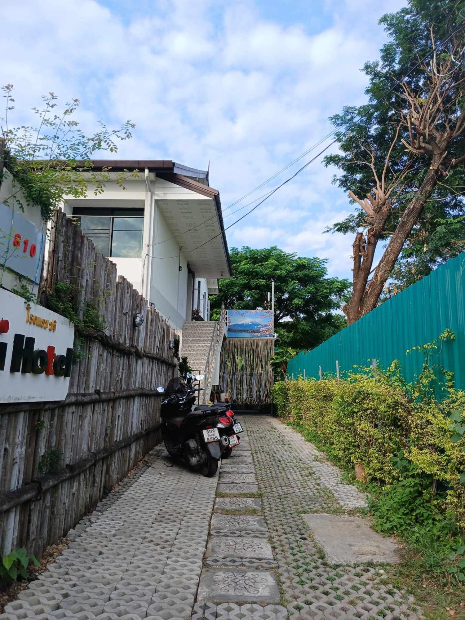 Hostel Sakura House Chiang Mai Zewnętrze zdjęcie