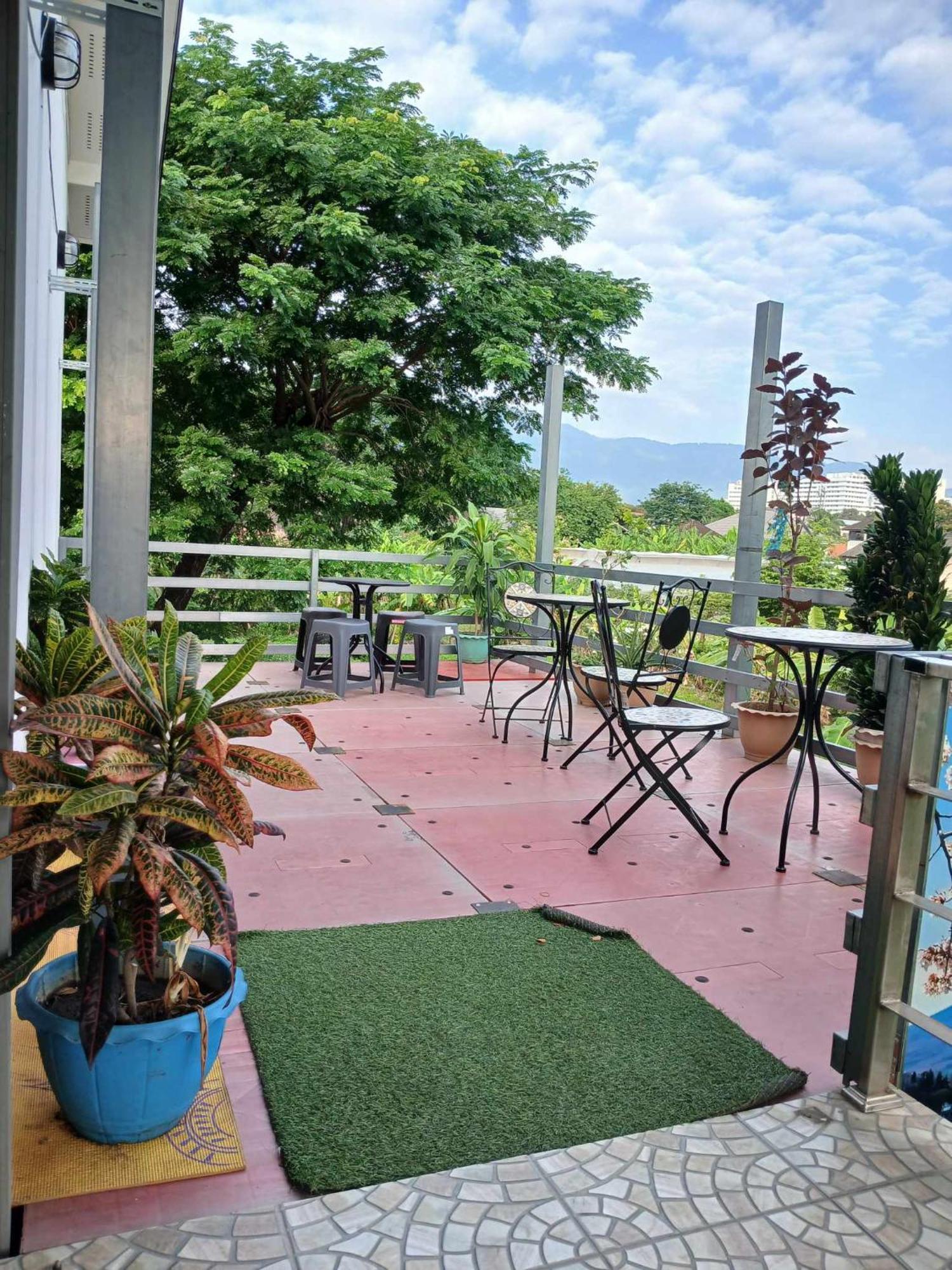 Hostel Sakura House Chiang Mai Zewnętrze zdjęcie