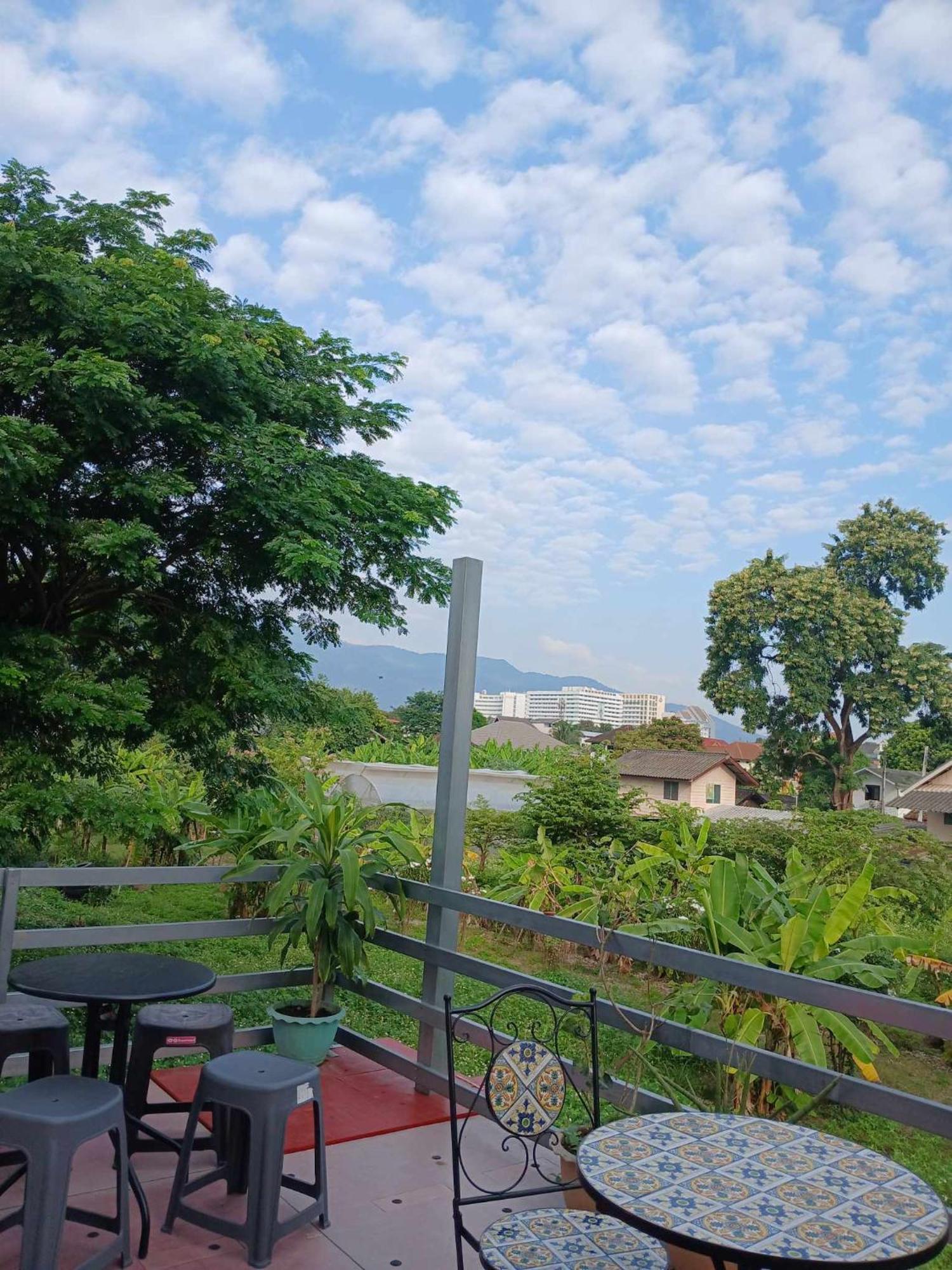 Hostel Sakura House Chiang Mai Zewnętrze zdjęcie