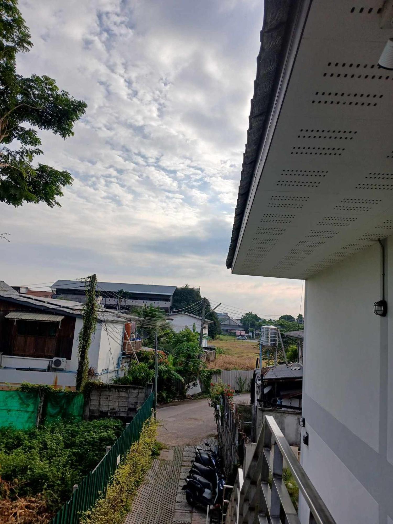 Hostel Sakura House Chiang Mai Zewnętrze zdjęcie