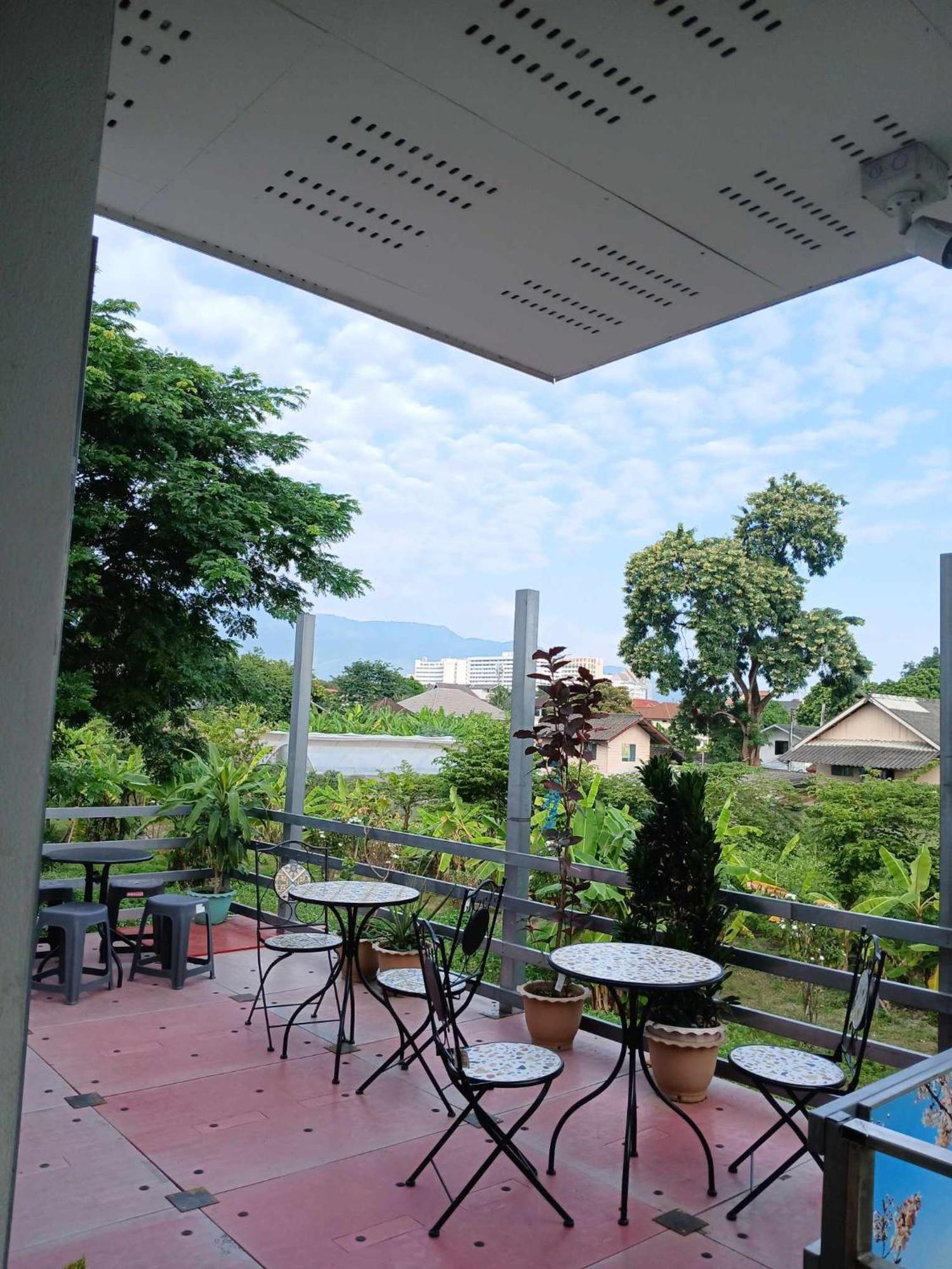 Hostel Sakura House Chiang Mai Zewnętrze zdjęcie