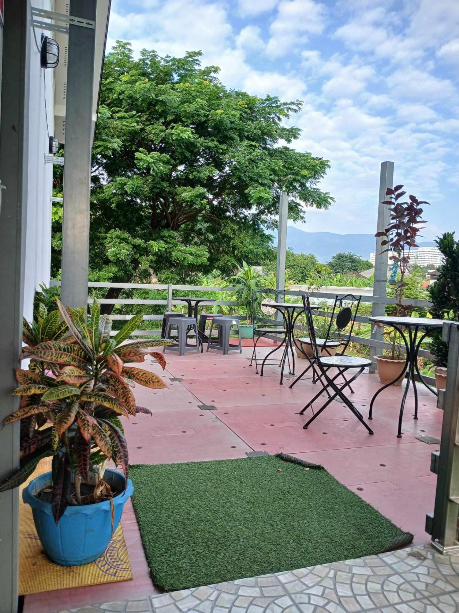 Hostel Sakura House Chiang Mai Zewnętrze zdjęcie