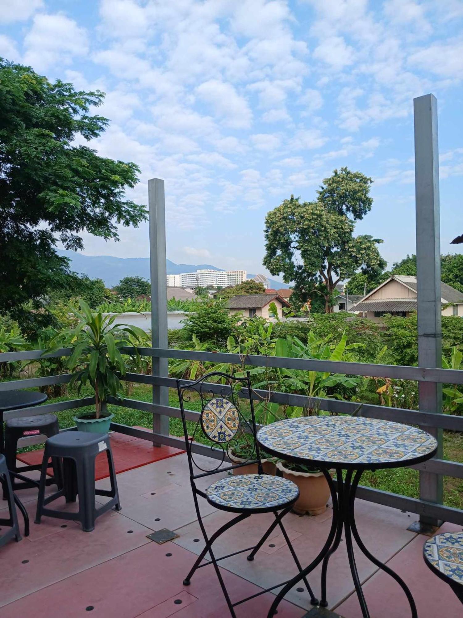 Hostel Sakura House Chiang Mai Zewnętrze zdjęcie
